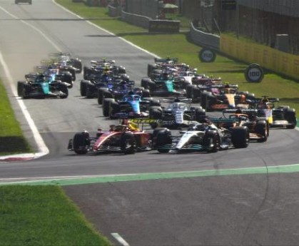 九游体育-维斯塔潘赛季5连冠 安全车带完比赛周冠宇获积分