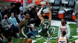 开云体育官网app下载-字母两战83分25板 想限制他艾顿不能再被犯规锁死