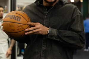 九游体育-扬尼斯-阿德托昆博更新Ins晒近期照片与球迷分享：继续进步