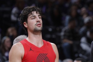 开云体育官网app下载-把锅背好！阿夫迪亚19中7&amp;三分12投仅2中 还有7失误！