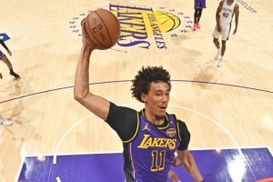 10胜0负+18胜3负！湖人24岁廉价中锋变冲冠利器